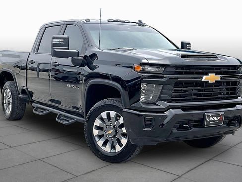 Used 2025 Chevrolet Silverado 2500 Custom w/ Custom Value Package AWD/4WD image 3