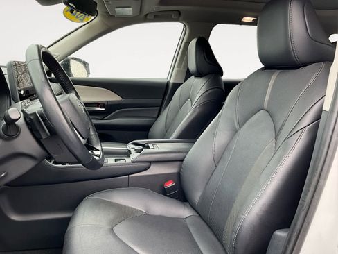 Used 2024 Toyota Grand Highlander Platinum image 11