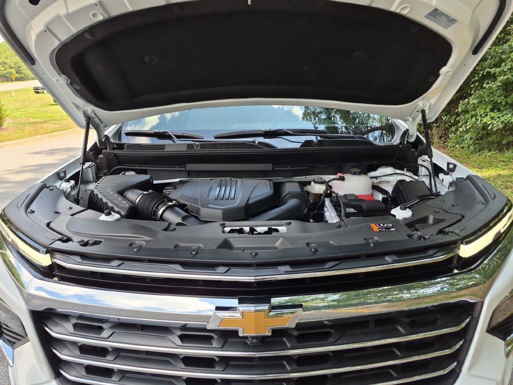 New 2027 Chevrolet Traverse LT FWD image 40