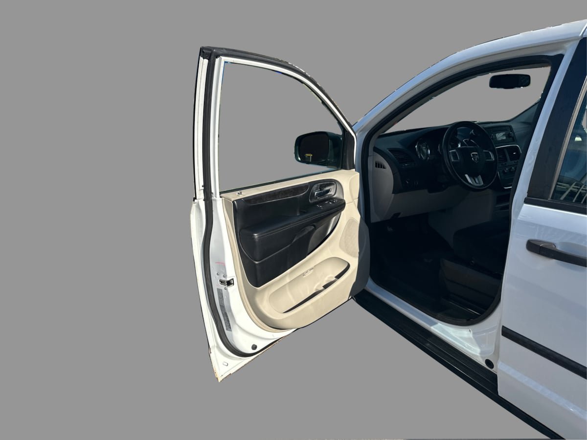 Used 2016 Dodge Grand Caravan American Value Package w/ UConnect Hands-Free Group FWD image 20
