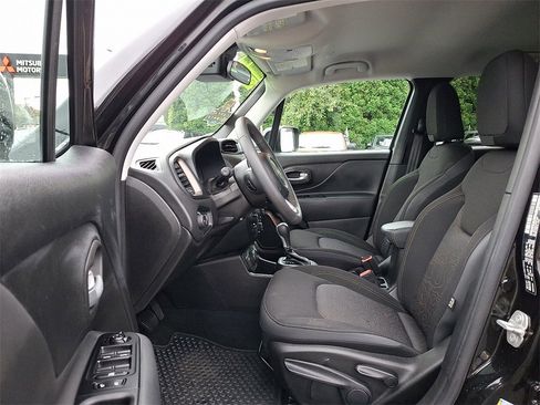 Used 2023 Jeep Renegade Latitude image 13