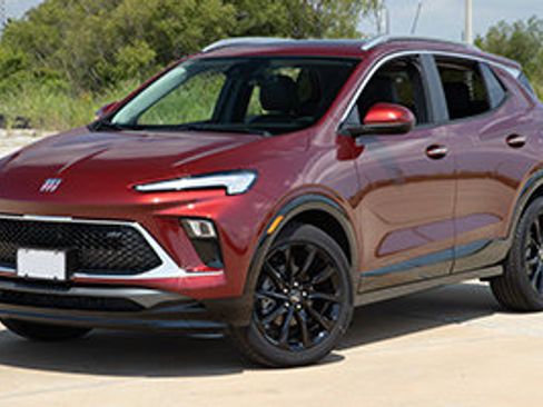 Used 2024 Buick Encore GX Sport Touring image 1