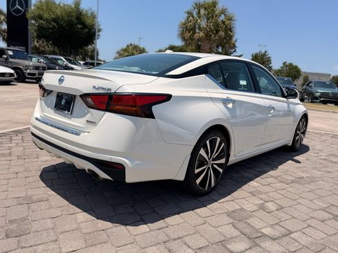 Used 2020 Nissan Altima 2.0 Platinum FWD image 9