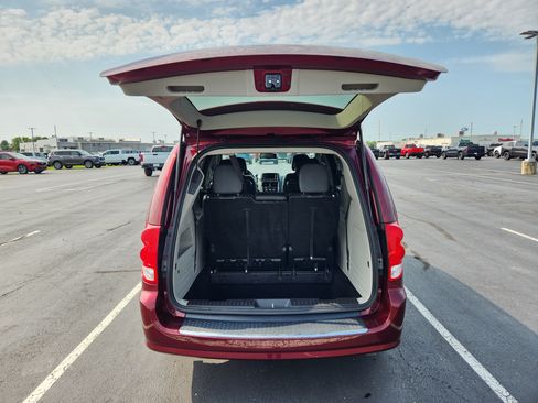 Used 2020 Dodge Grand Caravan SXT FWD image 10