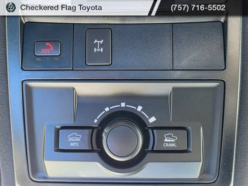 Used 2023 Toyota Tacoma TRD Off-Road w/ Technology Package AWD/4WD image 10