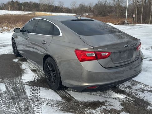 Used 2017 Chevrolet Malibu LT image 3