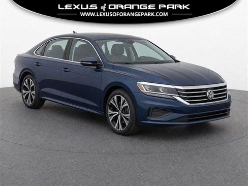 Used 2021 Volkswagen Passat 2.0T SE FWD image 1