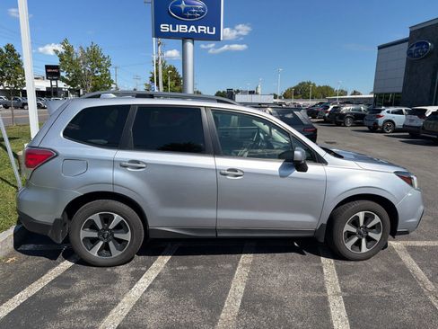Used 2017 Subaru Forester 2.5i Premium w/ All-Weather Package AWD/4WD image 6