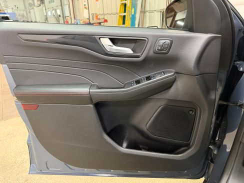 Certified 2025 Ford Escape ST-Line Elite w/ Premium Technology Package AWD/4WD image 13