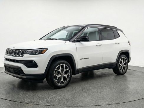 Used 2025 Jeep Compass Limited AWD/4WD image 3