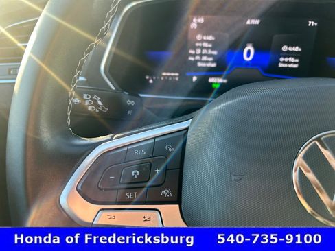 Used 2022 Volkswagen Tiguan SE image 17