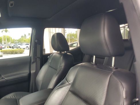 Used 2021 Toyota Tacoma TRD Off-Road w/ TRD Premium Off Road Package AWD/4WD image 14