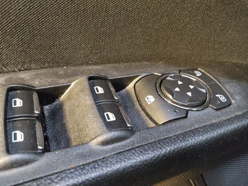 Used 2020 Ford Fusion SE image 27