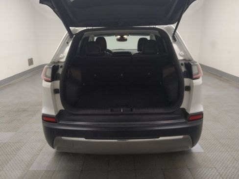 Used 2019 Jeep Cherokee Limited FWD image 29
