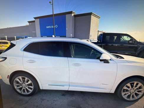 Used 2022 Buick Envision Avenir w/ Technology Package II image 3