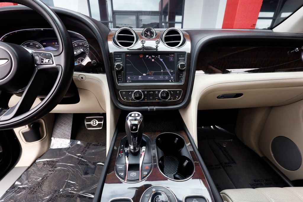 Used 2019 Bentley Bentayga AWD/4WD image 31