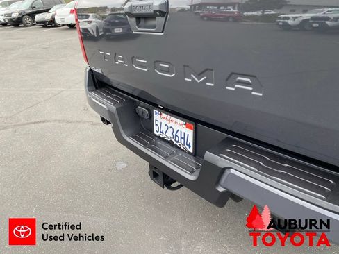Certified 2025 Toyota Tacoma SR5 AWD/4WD image 12
