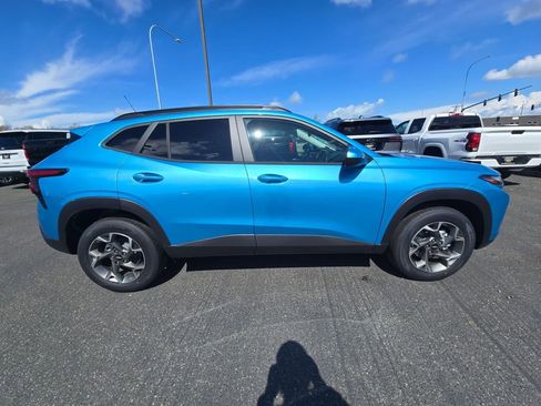 New 2026 Chevrolet Trax LT FWD image 2