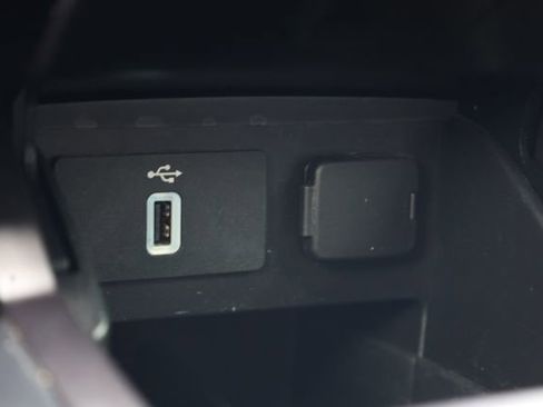 Used 2017 Ford Explorer XLT w/ Equipment Group 202A image 20