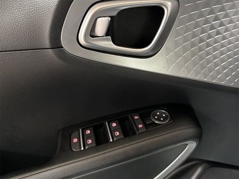 Used 2021 Kia Soul LX image 20