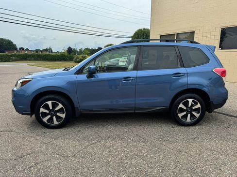 Used 2017 Subaru Forester 2.5i Premium AWD/4WD image 5