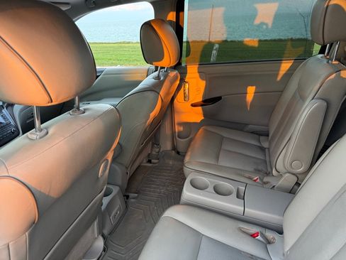 Used 2015 Nissan Quest Platinum image 14