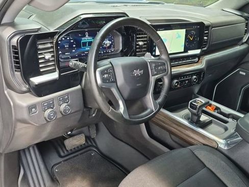 Used 2025 Chevrolet Silverado 1500 LT Trail Boss w/ Convenience Package II AWD/4WD image 12