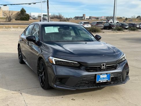 Used 2023 Honda Civic Sport image 7