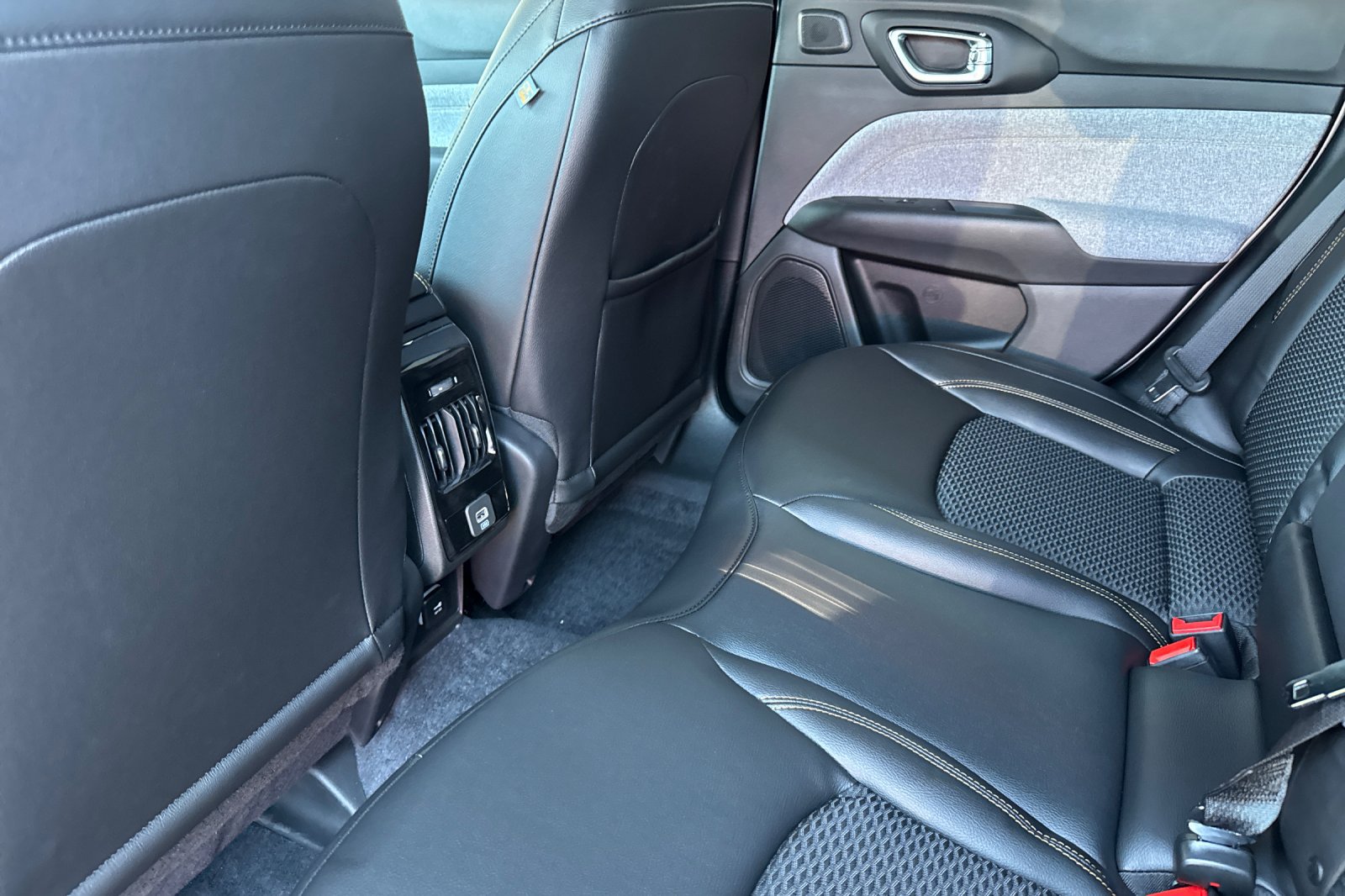 New 2026 Jeep Compass Latitude AWD/4WD image 11