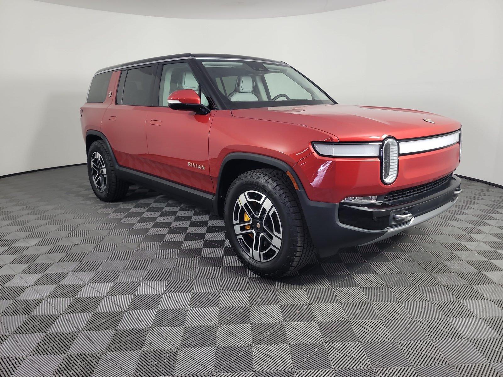 Used 2023 Rivian R1S Launch Edition Quad AWD/4WD image 7