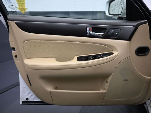 Used 2011 Hyundai Genesis 4.6 image 9