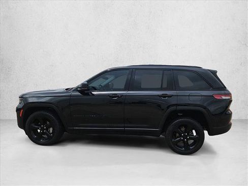 Used 2023 Jeep Grand Cherokee Limited w/ Black Appearance Package AWD/4WD image 8