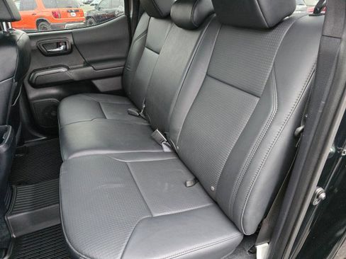 Used 2019 Toyota Tacoma TRD Sport AWD/4WD image 21