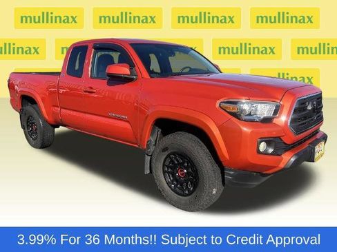 Used 2018 Toyota Tacoma SR5 image 1
