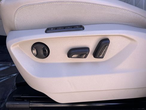 Used 2025 Volkswagen Atlas SEL Premium R-Line image 26