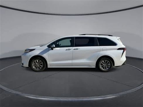 Certified 2023 Toyota Sienna XLE image 5