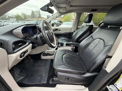 Used 2019 Chrysler Pacifica Limited FWD image 12