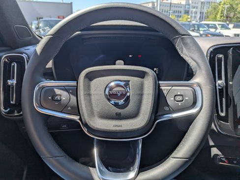 Used 2023 Jeep Grand Cherokee Altitude AWD/4WD image 15