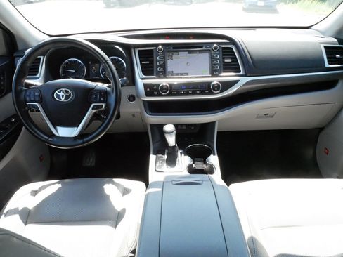 Used 2018 Toyota Highlander Limited AWD/4WD image 10