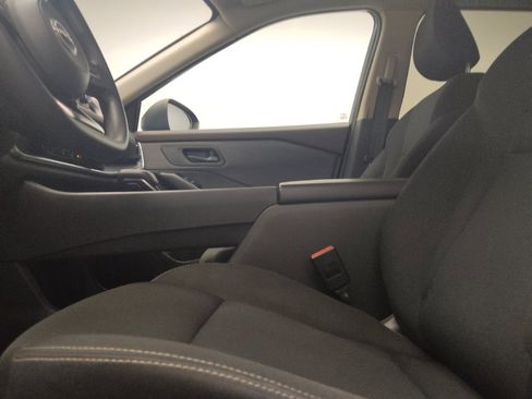 Used 2023 Nissan Rogue S FWD image 17