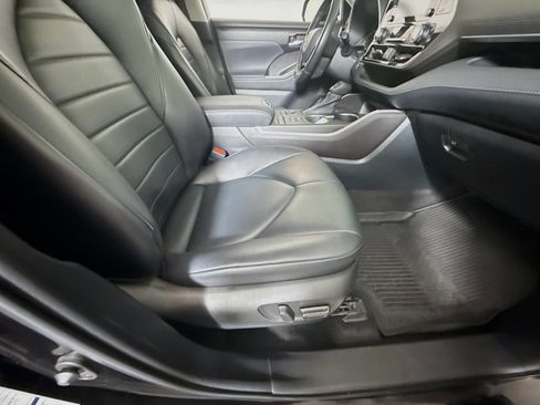 Certified 2022 Toyota Highlander XLE image 29