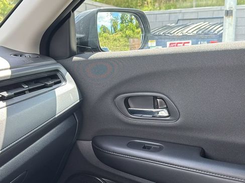 Used 2021 Honda HR-V LX image 19