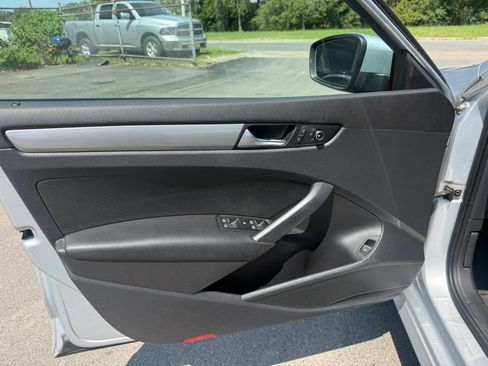Used 2013 Volkswagen Passat 2.5 S FWD image 12
