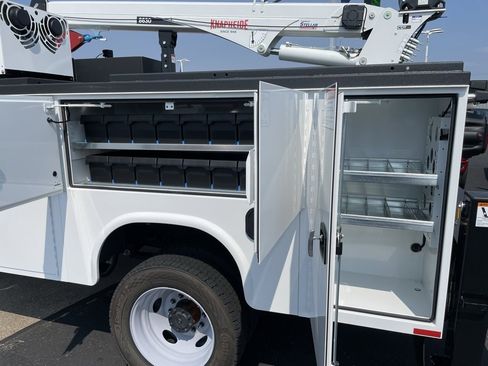 New 2025 Ford F550 4x4 SuperCab Super Duty image 30