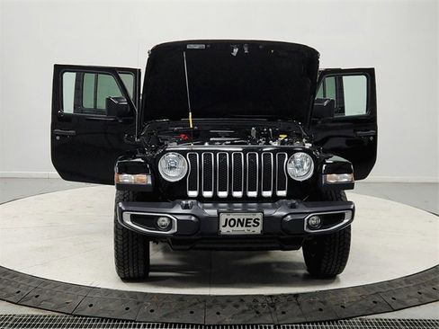 Used 2018 Jeep Wrangler Unlimited Sahara image 10