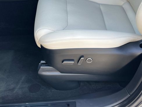 Used 2024 Tesla Model X AWD/4WD image 17