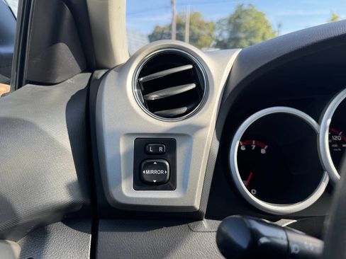 Used 2009 Toyota Matrix Base 4dr Wagon 4A image 10