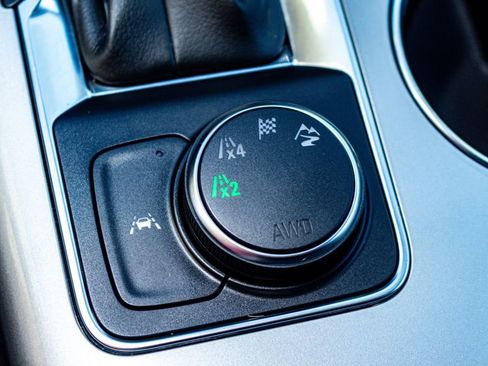 Used 2025 Chevrolet Blazer LT image 16