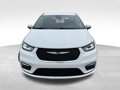 Used 2023 Chrysler Pacifica Touring-L FWD image 10