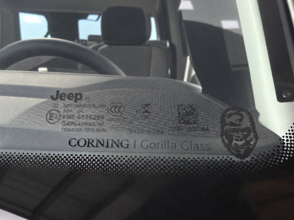 Used 2024 Jeep Wrangler Unlimited AWD/4WD image 39